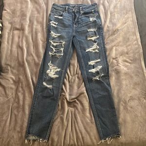 Mom jeans, only worn abd washed once. Like new condition.
